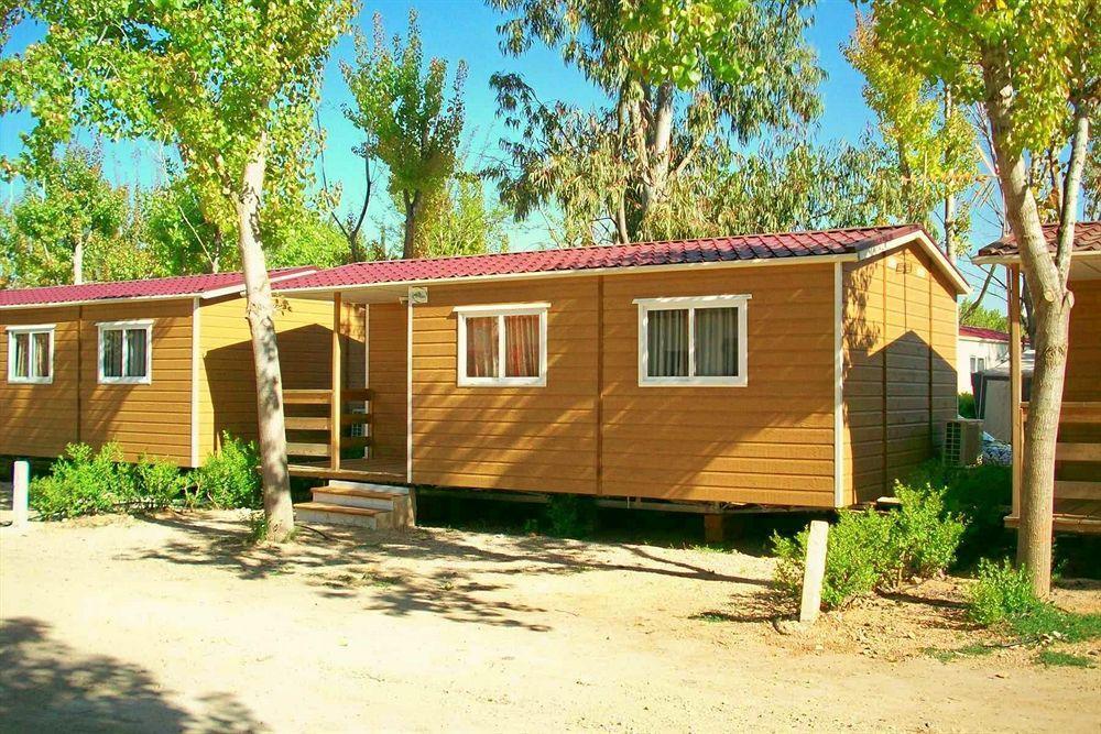 Отель Oasis Country Park Ругат Экстерьер фото