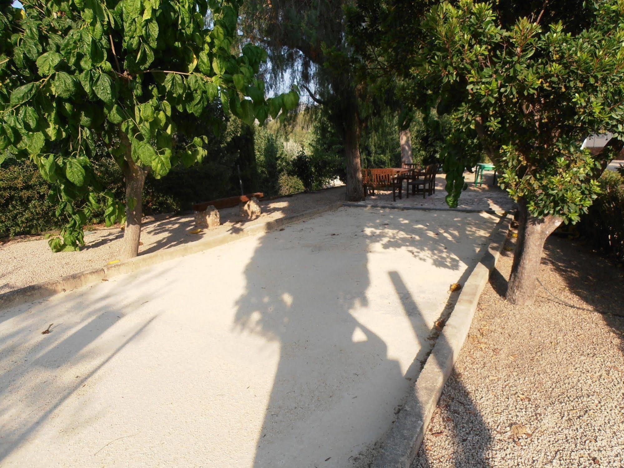 Отель Oasis Country Park Ругат Экстерьер фото